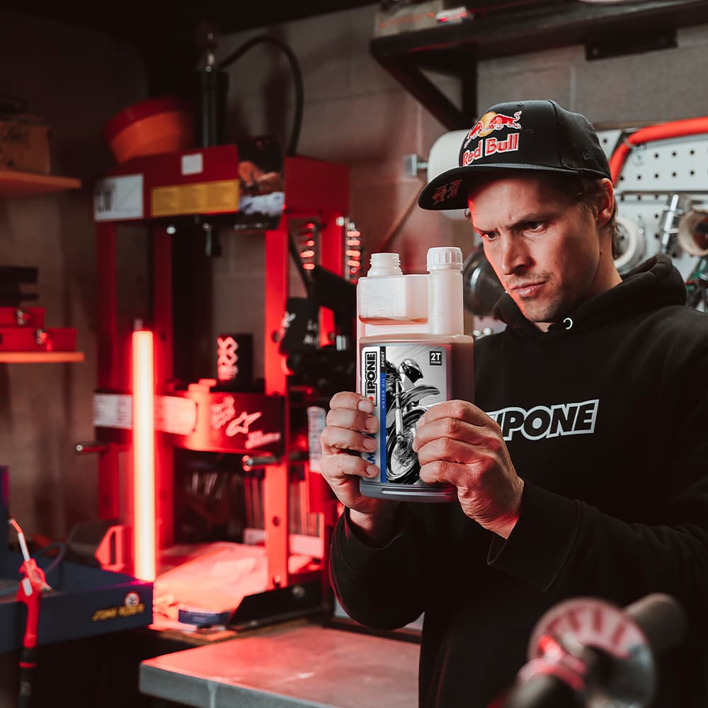 IPONE sintetičko ulje za mešavinu 2T sa dozerom Samourai racing 1L